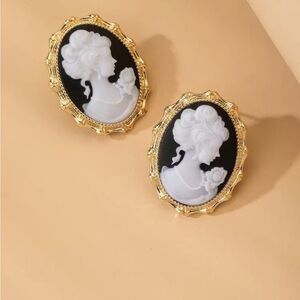 Elegant Gold and Black Cameo Earrings nwt